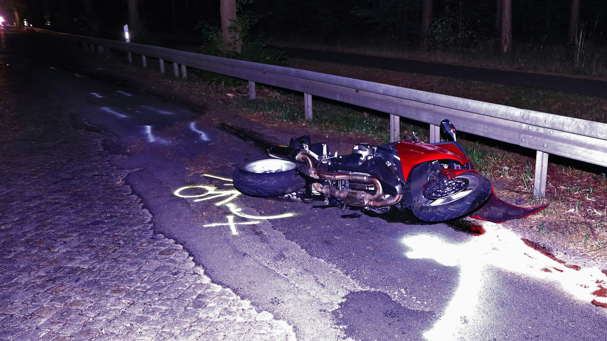 Bei einem Unfall in Alfter wurde ein 79-jähriger Motorradfahrer schwer verletzt. Bei dem Foto handelt es sich um ein undatiertes Symbolfoto – es steht in keinem Zusammenhang mit dem aktuellen Unglück.