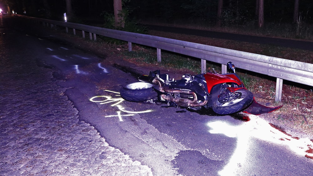 Bei einem Unfall in Alfter wurde ein 79-jähriger Motorradfahrer schwer verletzt. Bei dem Foto handelt es sich um ein undatiertes Symbolfoto – es steht in keinem Zusammenhang mit dem aktuellen Unglück.