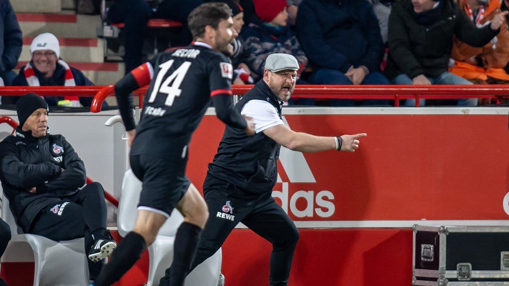 Steffen Baumgart treibt den 1. FC Köln gegen Union Berlin an.