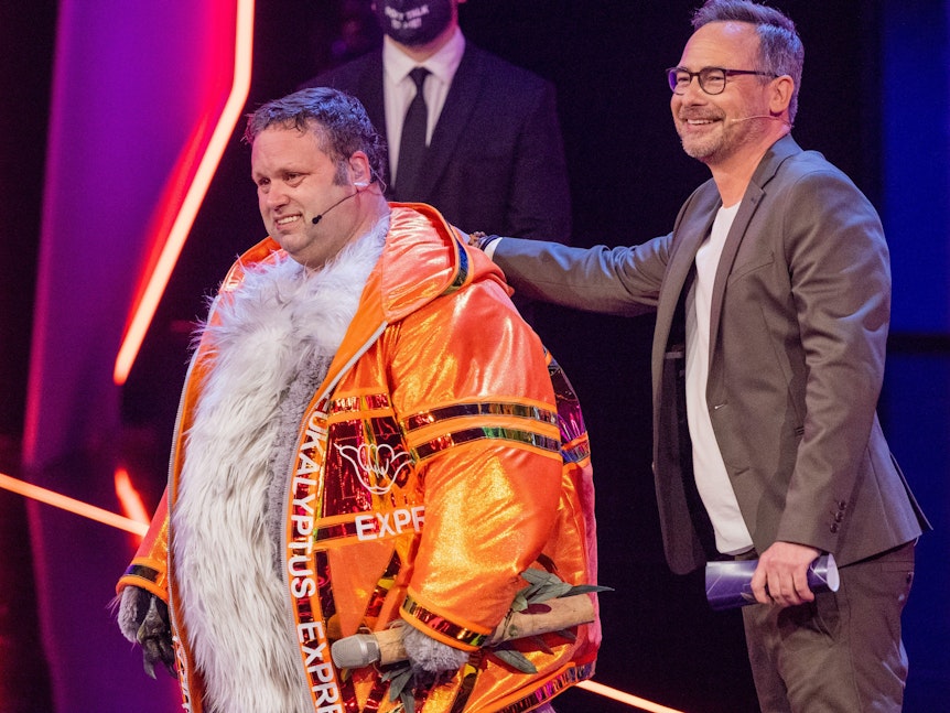 Der britische Tenor Paul Potts, hier neben Moderator Matthias Opdenhövel, wurde in der dritten Folge der aktuellen Staffel von „The Masked Singer“ als „Koala“ in der Prosieben-Show „The Masked Singer“ enttarnt.