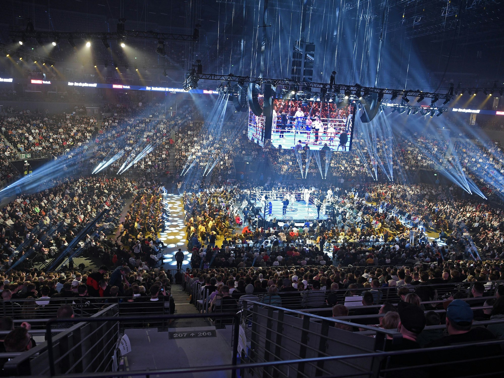 Blick in die Lanxess-Arena bei derGreat Fight Night in Köln.