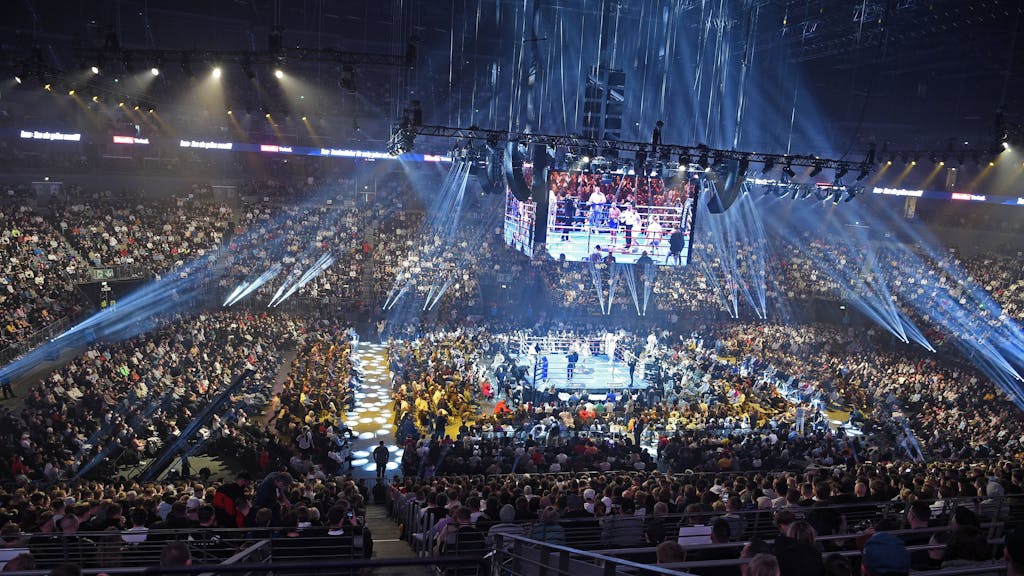 Blick in die Lanxess-Arena bei der&nbsp;Great Fight Night in Köln.