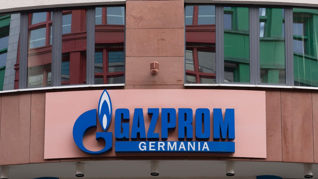 Bundeswirtschaftsminister Robert Habeck (Grüne) setzt die Bundesnetzagentur als Treuhänderin für die deutsche Tochter des russischen Staatskonzerns Gazprom ein. Das Foto zeigt die deutsche Gazprom-Zentrale in Berlin und wurde am 1. April 2022 aufgenommen.