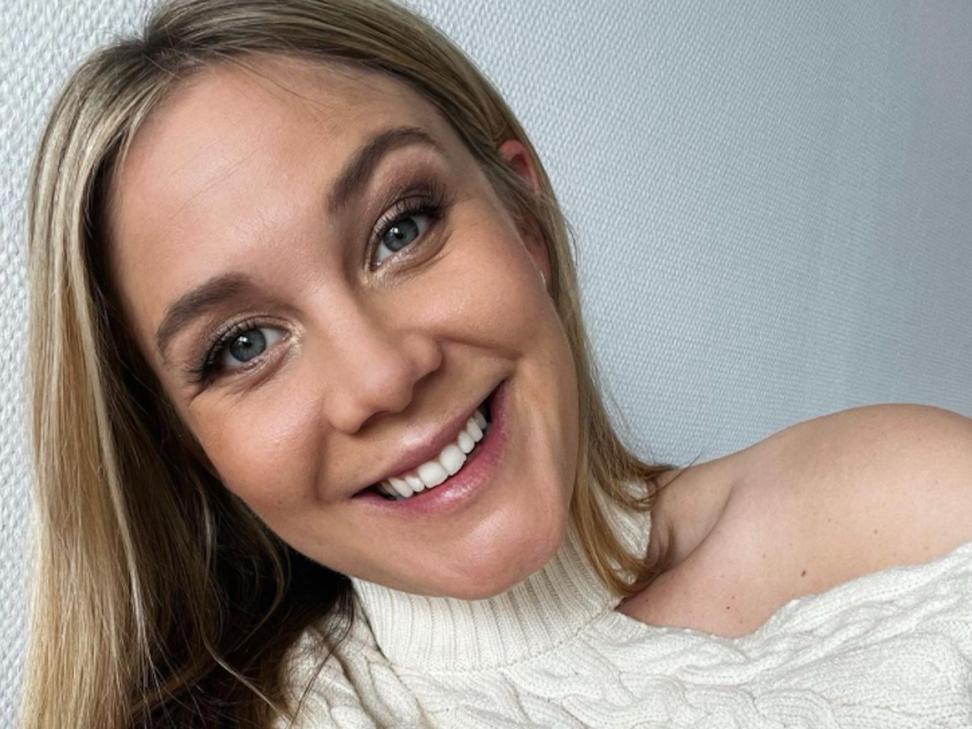 Moderatorin Alina Merkau vom Sat.1-„Frühstücksfernsehen“. Das Selfie hat sie am 25. April 2019 auf ihrem Instagram-Account gepostet.