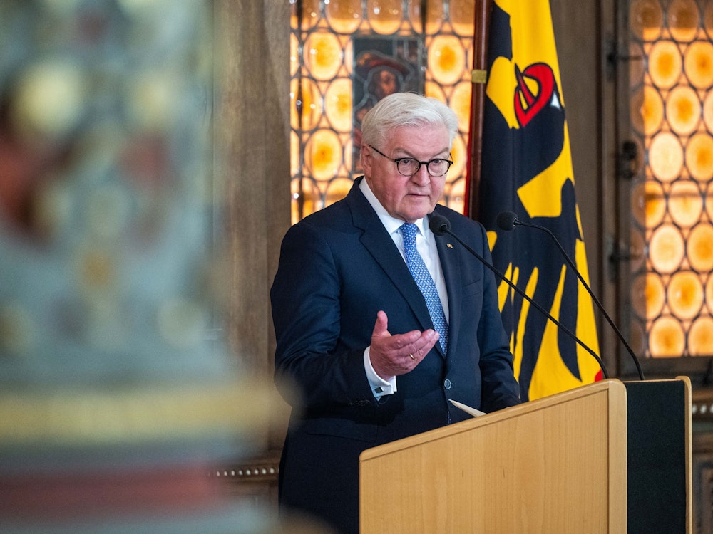 Bundespräsident Frank-Walter Steinmeier, hier am 20. März 2022 anlässlich einer Verleihung von Verdienstorden der Bundesrepublik Deutschland, räumt erstmals Fehler in der Russland-Politik ein.