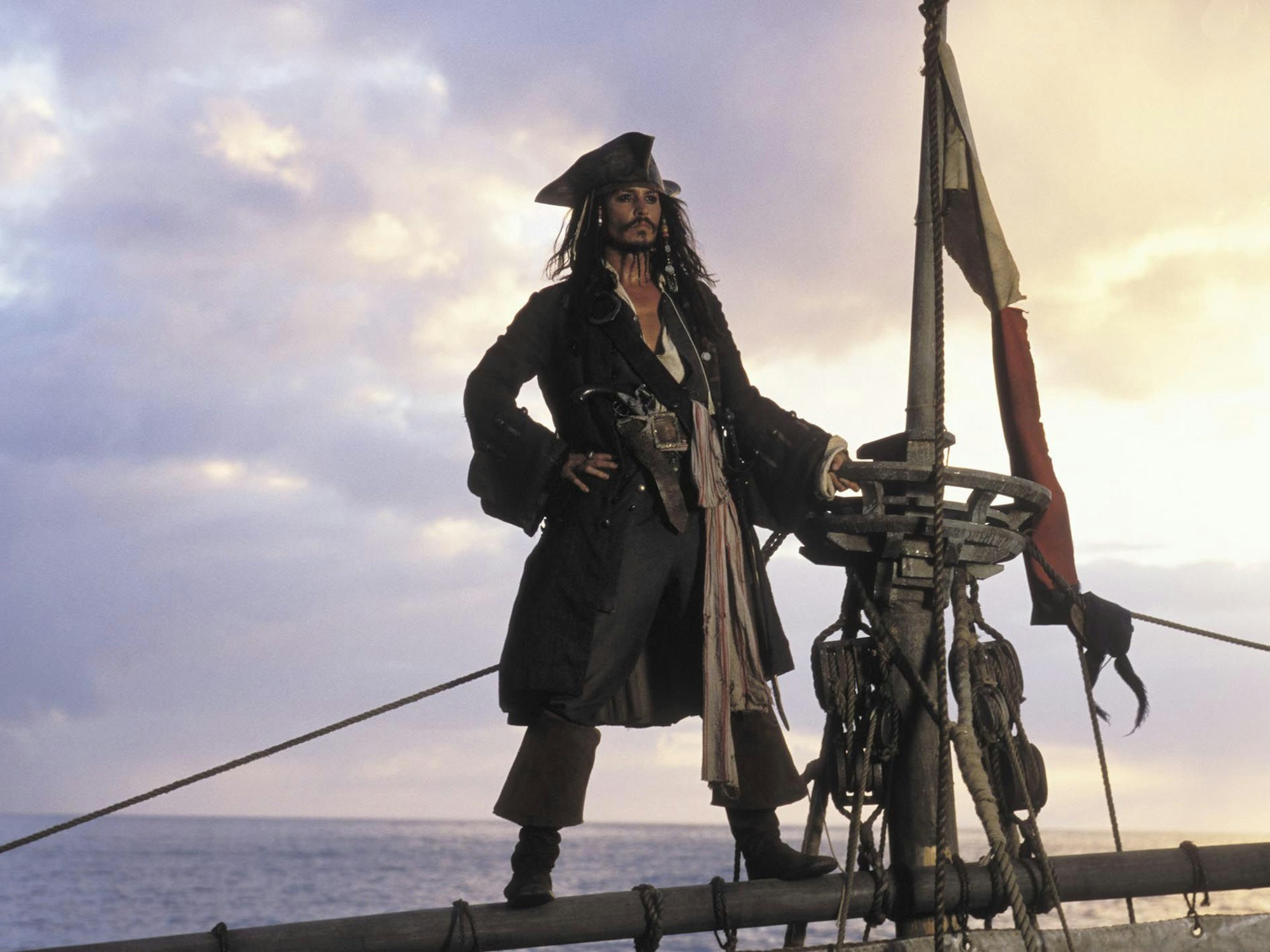 Johnny Depp spielt in „Fluch der Karibik“ einen extrovertierten Piraten.