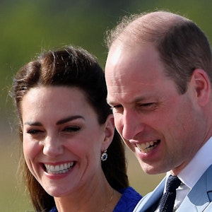 Der britische Prinz William, Herzog von Cambridge, und seine Frau Kate, Herzogin von Cambridge, kommen auf dem Philip S. W. Goldson International Airport an. Das Foto wurde am 19.03.2022 aufgenommen.