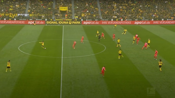 Ein Bild aus der TV-Übertragung des Bundesliga-Duells zwischen Borussia Dortmund und RB Leipzig. In Russland war die Übertragung während des Spiels abgebrochen worden.