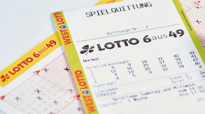 Ein Lottospieler aus Hessen hat bei der Ziehung am Mittwoch den Rekordjackpot mit 45 Millionen Euro abgeräumt.