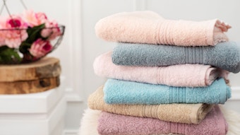 Harte, kratzige Handtücher? Mit unseren Tipps werden die Handtücher sauber und flauschig.
