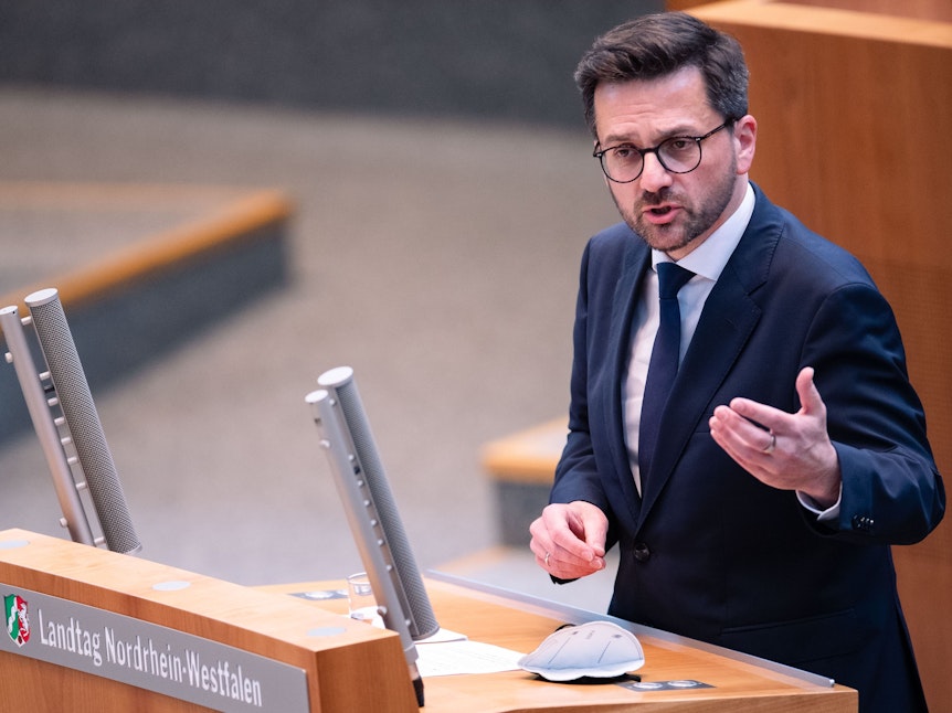 Thomas Kutschaty, Fraktionsvorsitzender der SPD, spricht im Landtag.