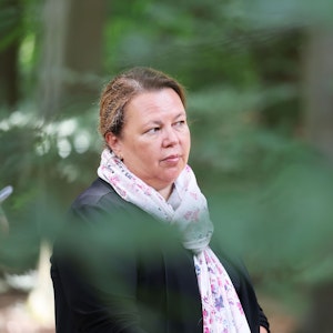 Ursula Heinen-Esser (CDU), Umweltministerin in Nordrhein-Westfalen, steht am 26.07.2021 im Königsforst im Wald.