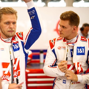 Magnussen und Schumacher nachdenklich vor dem Rennen in Jeddah
