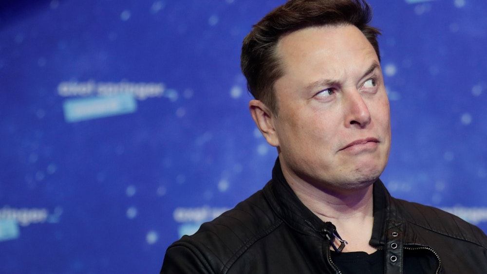 Elon Musk, Chef der Weltraumfirma SpaceX und Tesla-CEO, hat sich inzwischen auch Anteile am Kurznachrichtendienst Twitter gesichert. Doch nun wird der Milliardär motzig... Unser Foto zeigt Musk Ende 2020.