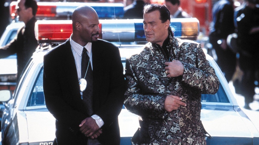 Steven Seagal und Keenan Ivory Wayans in einer Szene aus dem Film „Glimmer Man“ von 1996.