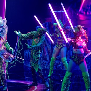 Die Figur „Galax'Sis“ steht in der Prosieben-Show „The Masked Singer“ auf der Bühne.
