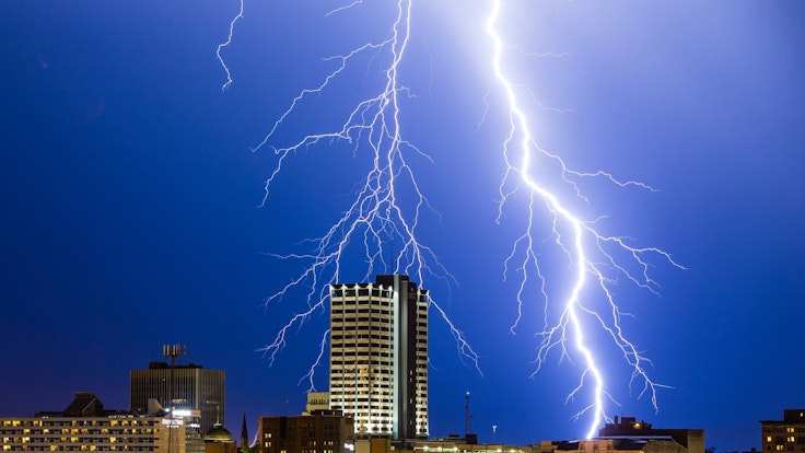Ein heftiges Gewitter (hier eine Fotoaufnahme von Indiana 2019): Wie schützt man sich vor Blitzen?
