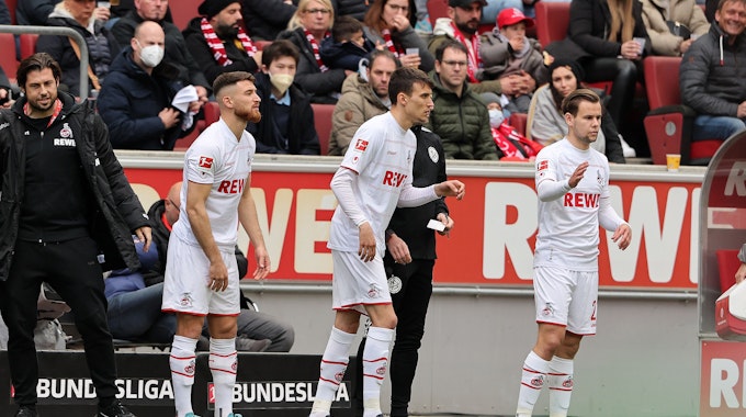 Salih Özcan, Dejan Ljubicic und Louis Schaub werden beim 1. FC Köln eingewechselt.