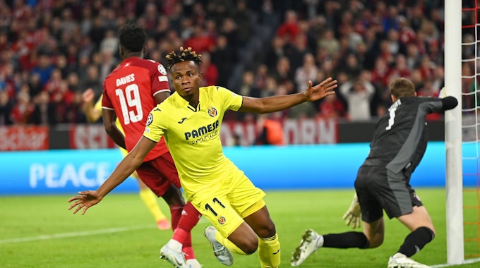 Samuel Chukwueze bejubelt seinen goldenen Treffer für den FC Villarreal gegen Bayern München in der Champions League.