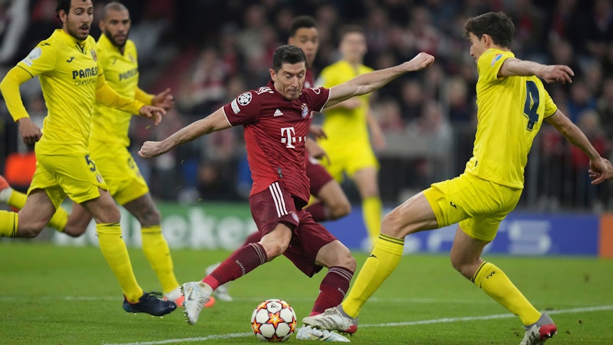 Robert Lewandowski erlöste den FC Bayern gegen den FC Villarreal und trifft zur 1:0-Führung.
