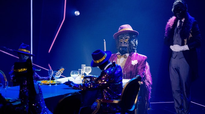 Die Figur „Der Gorilla“ steht in der Prosieben-Show „The Masked Singer“ auf der Bühne. Nun vermuten Fans einen ganz besonderen Promi hinter der Maske.