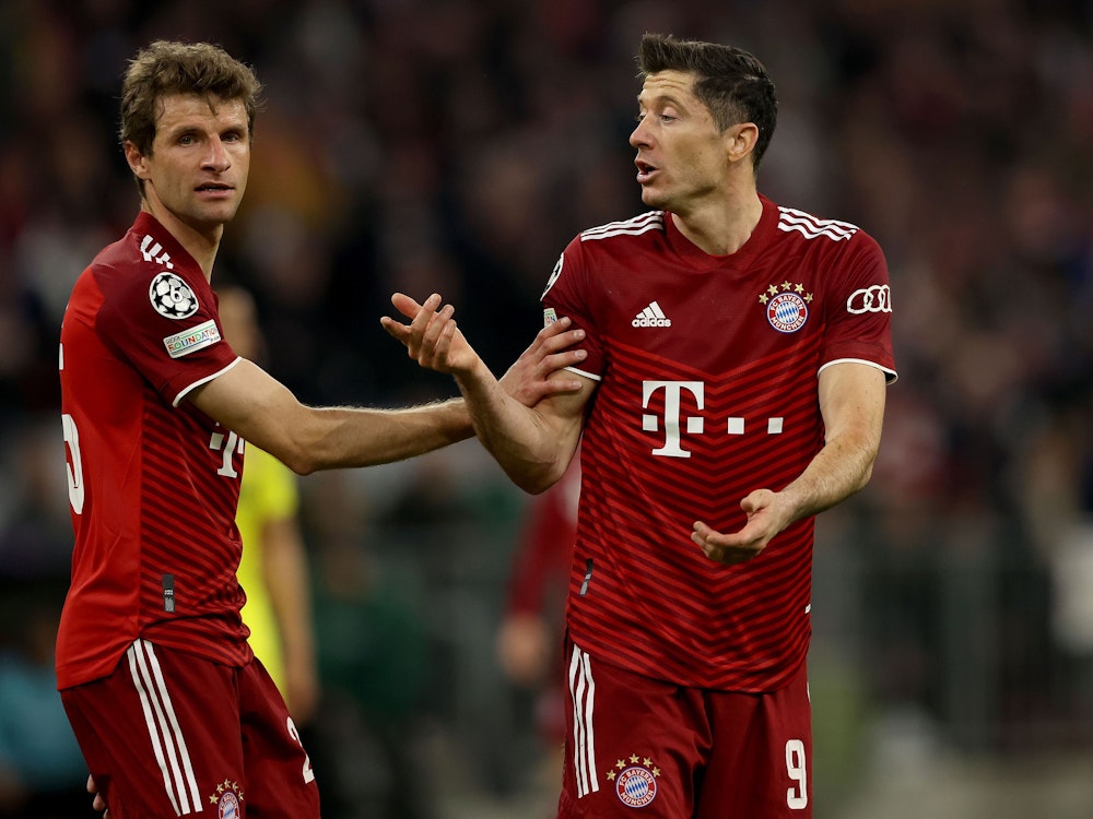 Robert Lewandowski und Thomas Müller von Bayern München enttäuscht.