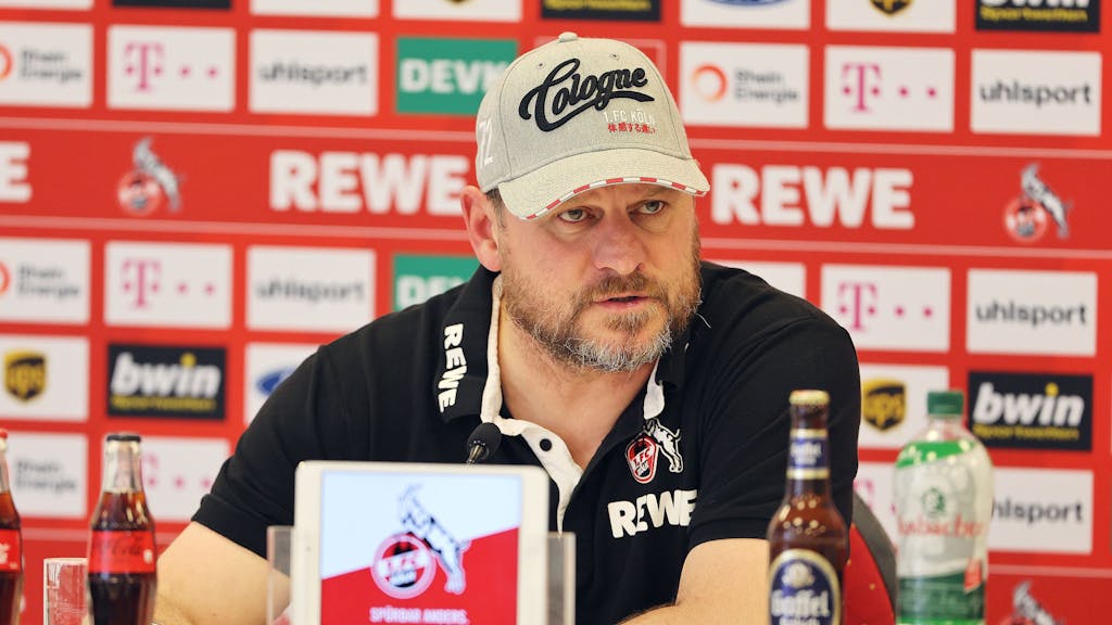 Steffen Baumgart auf der Pressekonferenz des 1. FC&nbsp; Köln