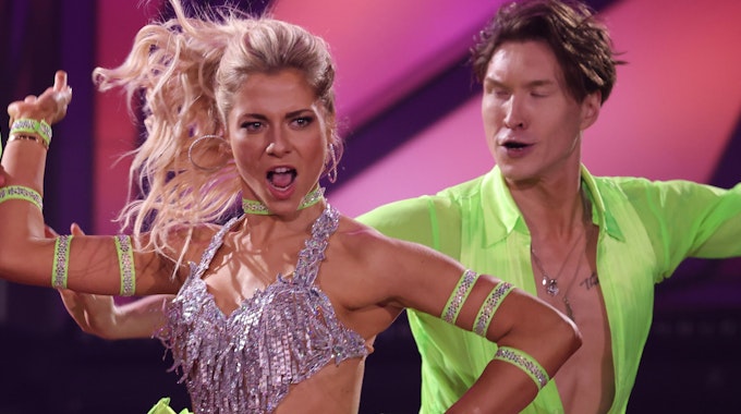 „Let's Dance“: Die schöne Valentina Pahde nahm 2021 an der RTL-Sendung rund ums Tanzen teil. Neben ihr sieht man Profi-Tänzer Evgeny Vinokurov. Auf Instagram bringt die Blondine ihre Fans regelmäßig um den Verstand.