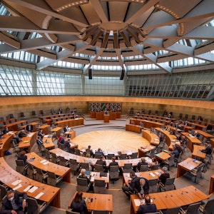 Blick in den NRW-Landtag in Düsseldorf.