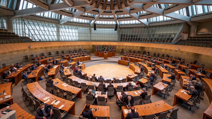 Blick in den NRW-Landtag in Düsseldorf.