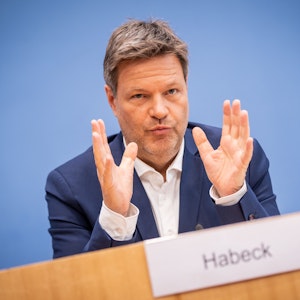 Robert Habeck, hier am 6. April 2022 in Berlin, fordert die Deutschen dazu auf, Energie einzusparen.