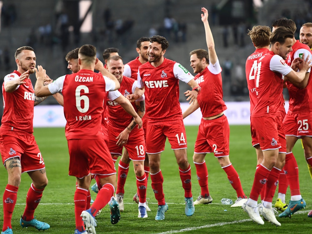 Party bei den Spielern des 1. FC Köln nach dem Derby-Erfolg gegen Borussia Mönchengladbach.