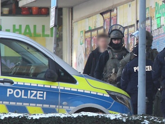 Eskalation in Aachen: Ein Familienstreit endete mit drei Verletzten. Unser Archivbild zeigt einen Polizeieinsatz in der Städteregion Aachen im Jahr 2021.