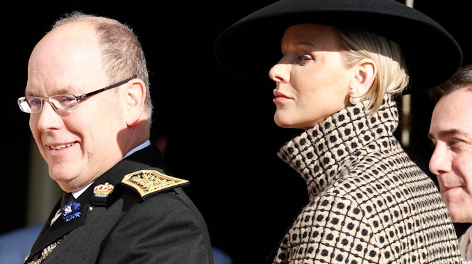 19.11.2018, Monaco: Prinz Albert von Monaco und Prinzessin Charlene kommen zur Kathedrale von Monaco vor den Zeremonien anlässlich des Nationalfeiertages. Foto: Claude Paris/AP/dpa +++ dpa-Bildfunk +++