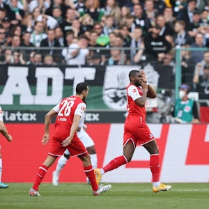 Anthony Modeste trifft für den 1. FC Köln gegen Borussia Mönchengladbach.
