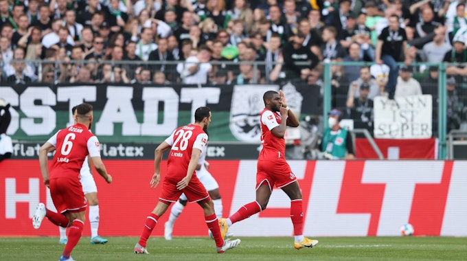 Anthony Modeste trifft für den 1. FC Köln gegen Borussia Mönchengladbach.