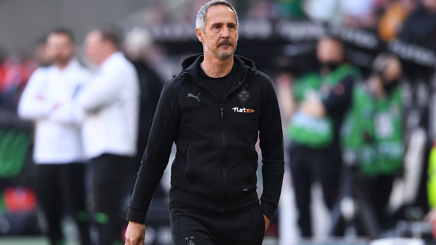 Adi Hütter, Trainer von Borussia Mönchengladbach, steht nach der Derby-Niederlage gegen den 1. FC Köln am Samstag (16. April 2022) bei den Fans erneut in der Kritik.