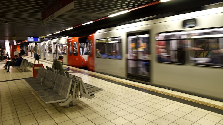 Unser Foto zeigt die KVB-Haltestelle Piusstraße.