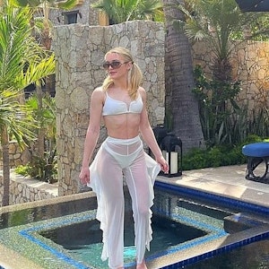 Jaz Agassi, Tochter von Steffi Graf und Andre Agassi, posiert auf einem Foto bei Instagram im Bikini.