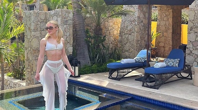 Jaz Agassi, Tochter von Steffi Graf und Andre Agassi, posiert auf einem Foto bei Instagram im Bikini.