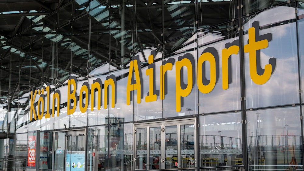 Eingang des Flughafen Köln/Bonn
