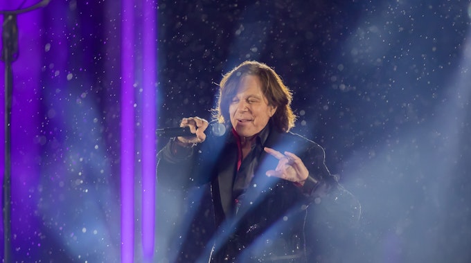 Jürgen Drews, Schlagersänger, auf der Bühne bei der ZDF-Silvestershow «Willkommen 2021» am Brandenburger Tor am 31. Dezember 2020.