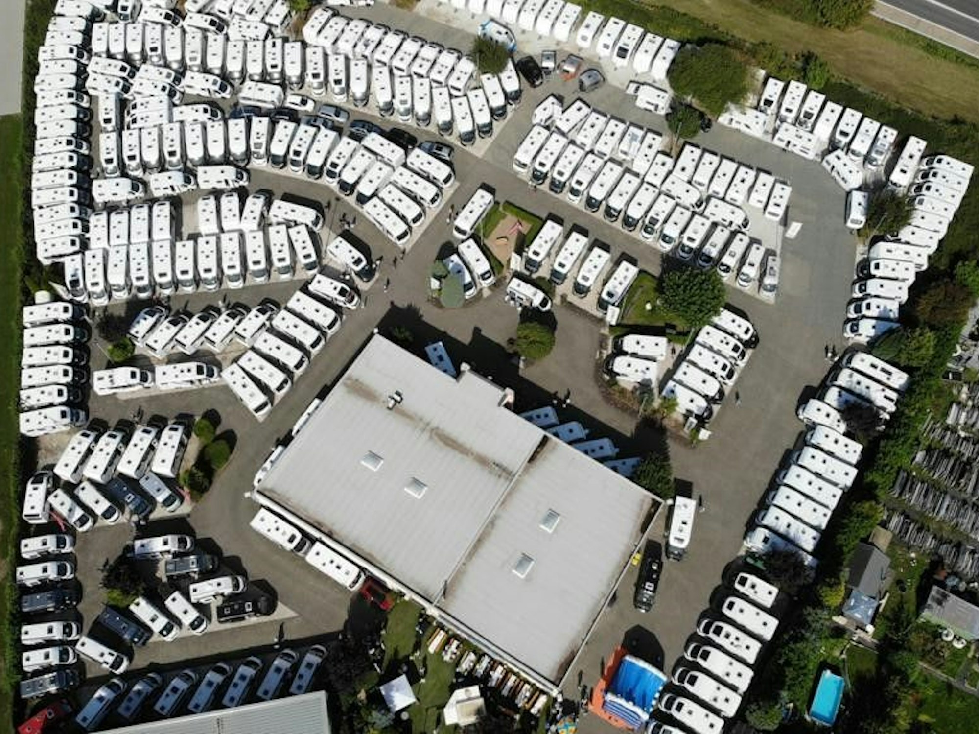 Das Firmengelände von Rentmobil in Wesseling.