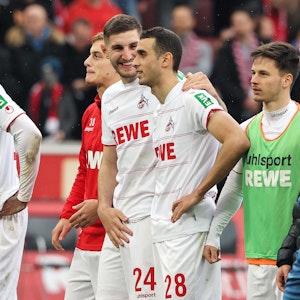 Der 1. FC Köln freut sich über den Sieg gegen Mainz.
