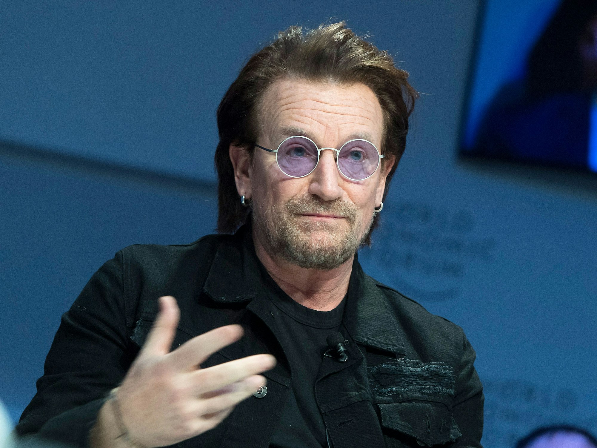 Bono, der irische Frontmann von U2, spricht während einer Veranstaltung auf dem Weltwirtschaftsforum 2019.