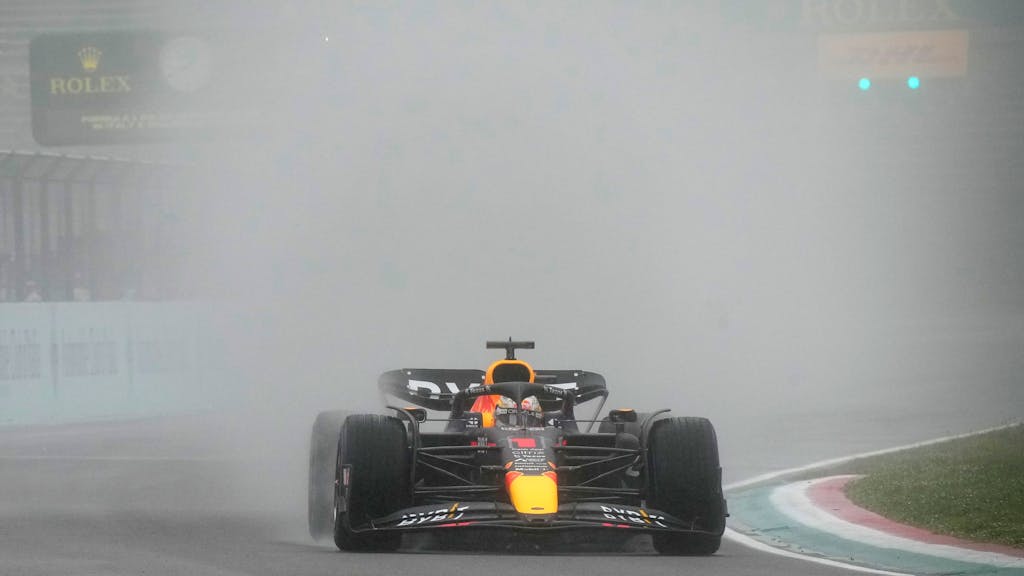 Motorsport: Formel-1-Weltmeisterschaft, Grand Prix der Emilia-Romagna, 1. Freies Training: Red-Bull-Pilot Max Verstappen aus den Niederlanden in Aktion. +++ dpa-Bildfunk +++