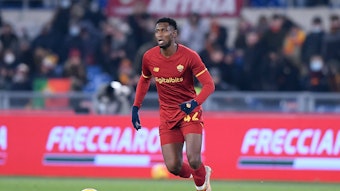 Amadou Diawara von der AS Roma, hier bei einem Match am 13. Dezember 2021, soll das Interesse von Borussia Mönchengladbach geweckt haben.