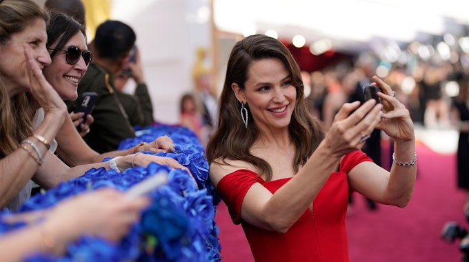 Jennifer Garner mit einem Selfie, hier bei den Oscars 2022