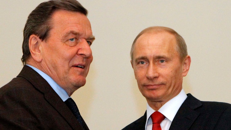 Gerhard Schröder mit seinem langjährigen Freund Wladimir Putin im Jahr 2009.