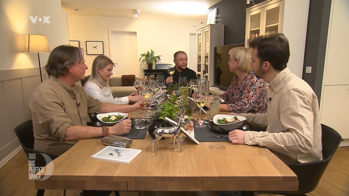 Die Runde bei „Das perfekte Dinner“. Von links: Andreas, Sophie, Gastgeber Kai, Ilona und Christopher.